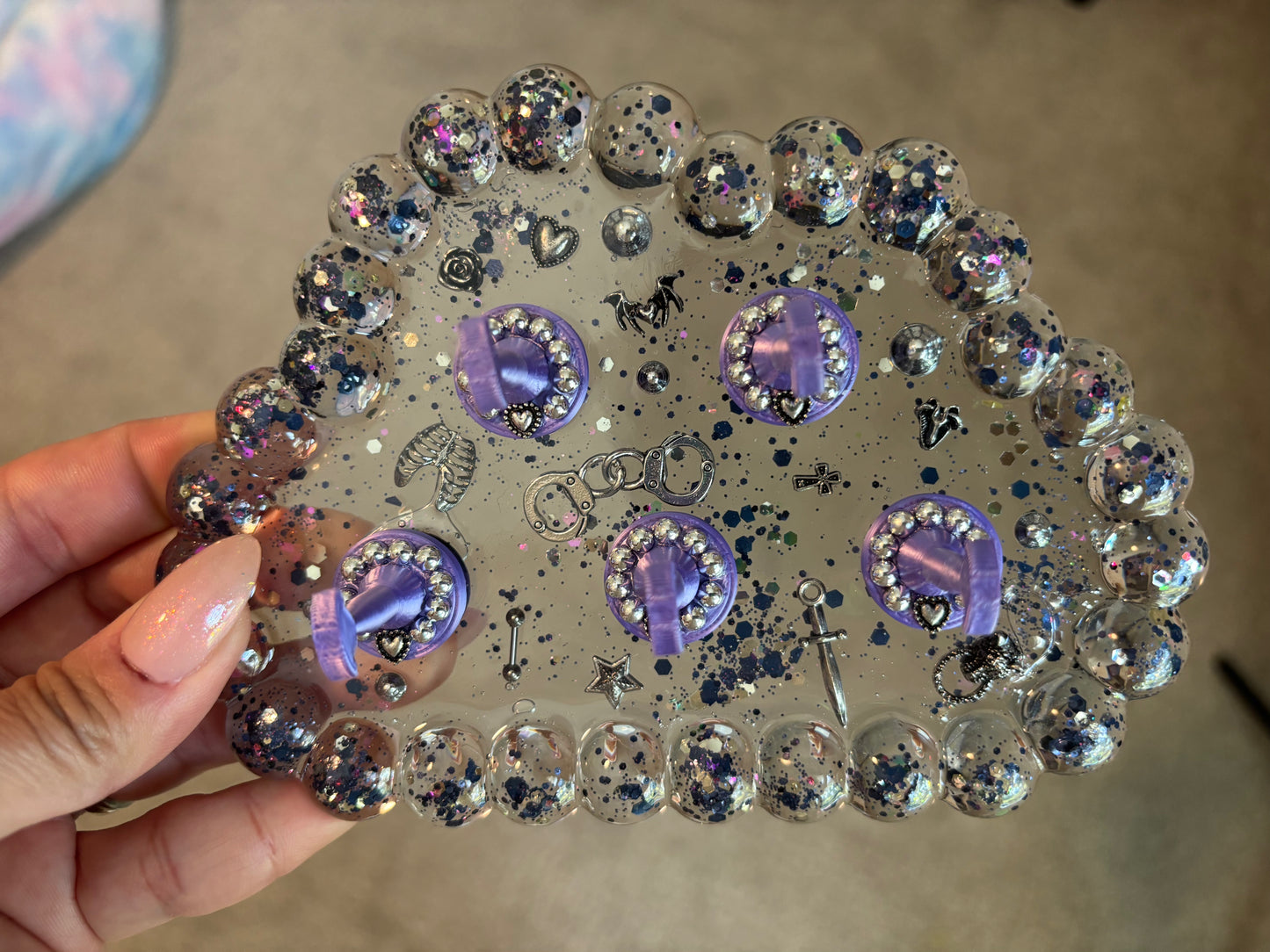 Goth 2 Cloud Magnetic Nail Stand