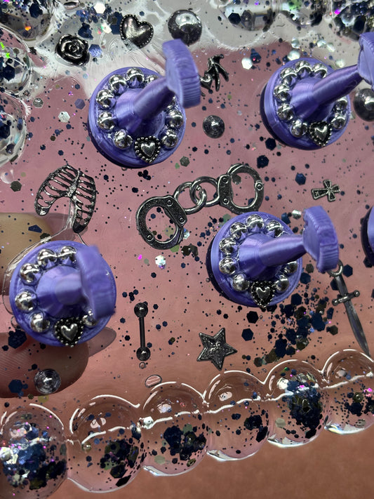 Goth 2 Cloud Magnetic Nail Stand